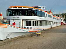 Vluchtelingen Hellevoetsluis verlaten opvangschip en zijn in hongerstaking: ‘Situatie is rustig’