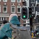 Stoplicht op Nassaukade terug, fietsers niet meer aan hun lot overgelaten: ‘Ik ging hier vaak bijna dood’