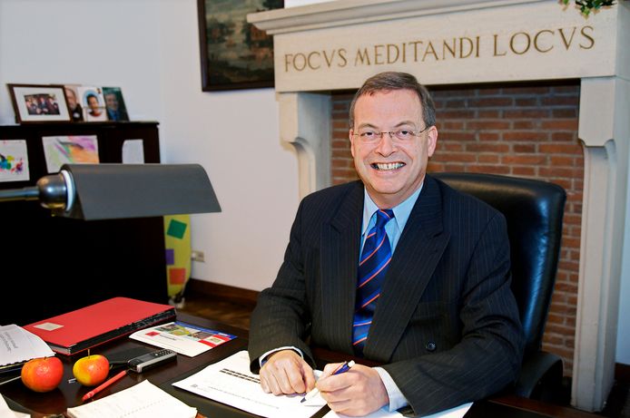 Seksuele misdragingen hebben geleid tot de val van Stefan Huisman, de burgemeester van de Brabantse gemeente Oosterhout.