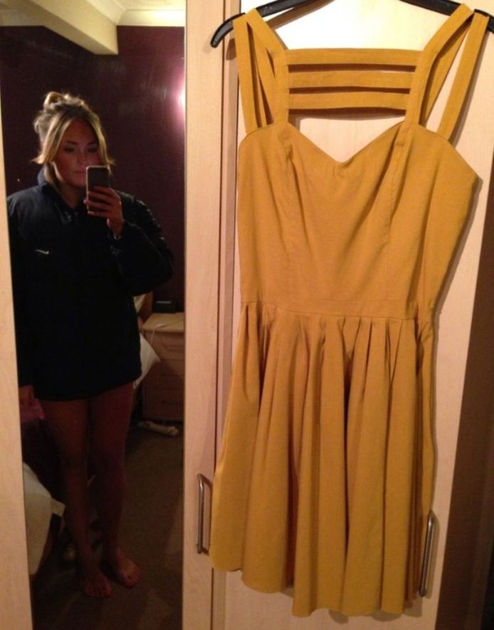 Blondine per ongeluk naakt op eBay Bizar AD.nl