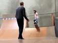 Video van Tony Hawk die zijn 10-jarige dochter leert skateboarden gaat viraal 