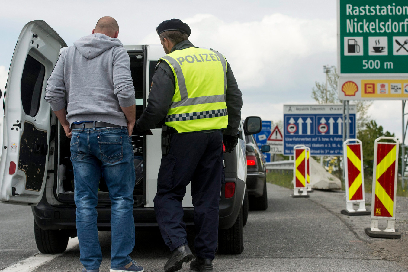 De Oostenrijkse politie controleerde in 2016 ook al massaal voertuigen op mensensmokkel.