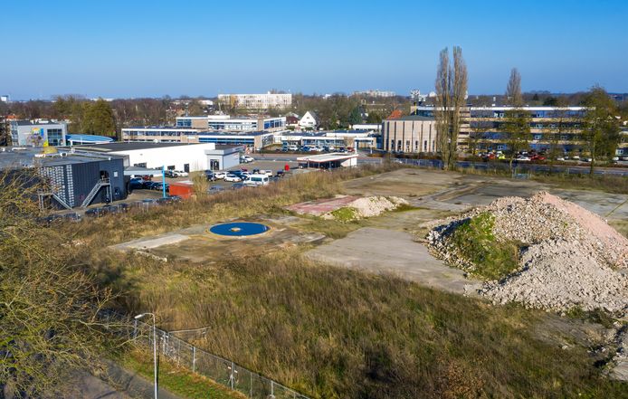 De gebouwen van eendenslachterij VSE zijn eerder al gesloopt. Ook de garage (midden) en de Techniek Academie (links) maken plaats voor woningen, evenals de gebouwen van Parlevliet & Van der Plas.