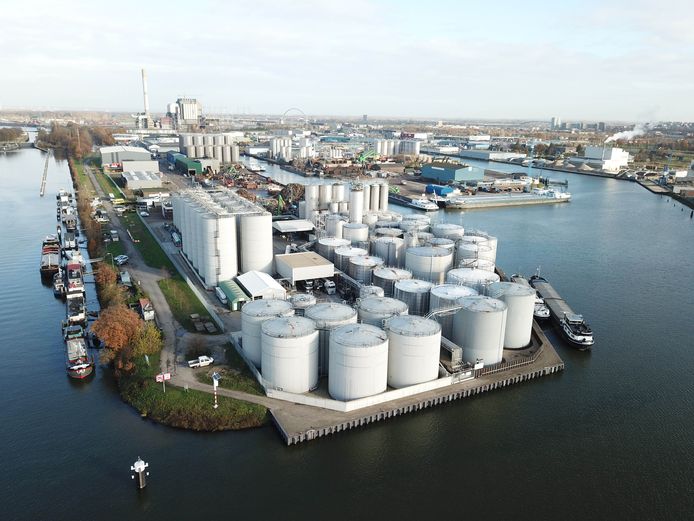 Industrieterrein Westkanaaldijk in Nijmegen-West.