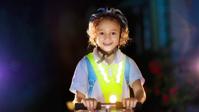 Oudervereniging SBS De Octopus beloont leerlingen die fluohesjes droegen met ontbijt