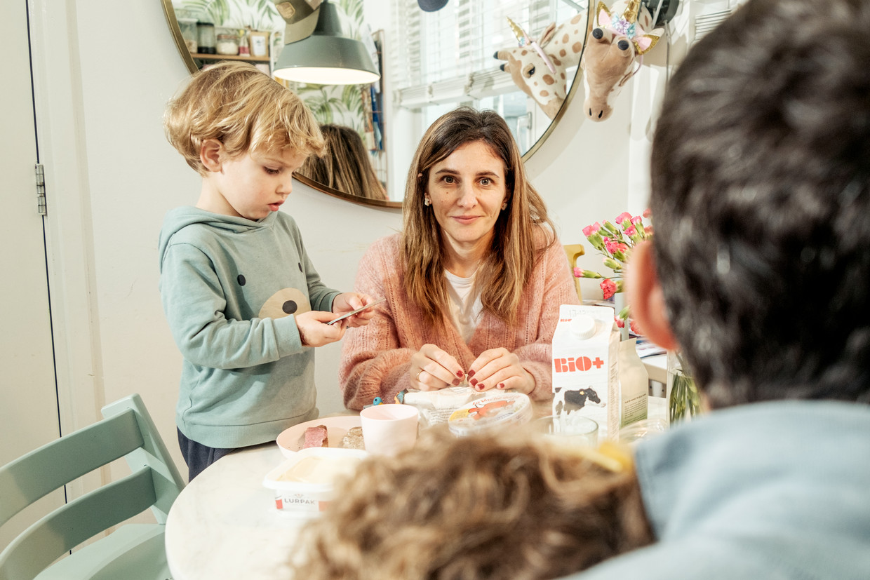 Nuria Rodriguez, Daan de Groot en zoon Bruno. Beeld Jakob van Vliet