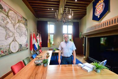 Arie Arensman brengt de grandeur in oude raadhuis Willemstad terug en iedereen mag dat zien