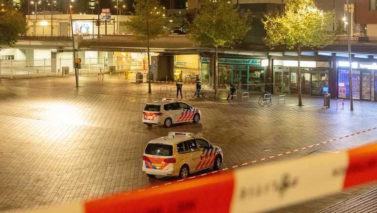 Bijlmerplein na vondst van de handgranaat Beeld anp