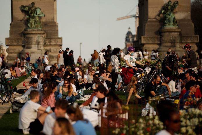 Rassemblement de "bulles sociales" au parc du Cinquantenaire, à Bruxelles.
