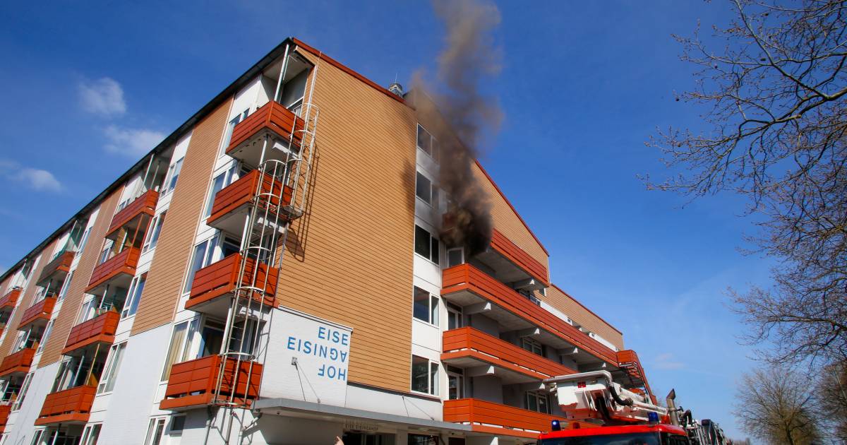 Drie woningen onbewoonbaar door keukenbrand Dordtse flat.