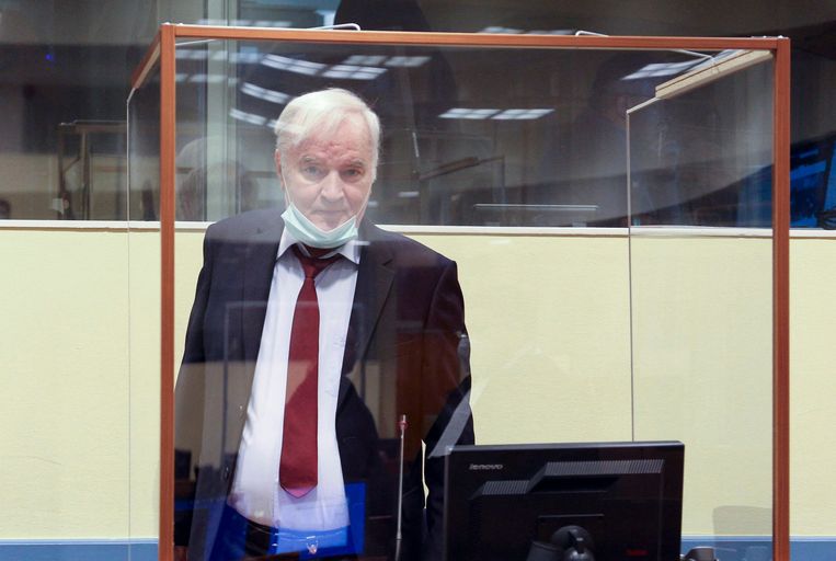 Oud-generaal Mladic staat terecht voor het Joegoslavië-tribunaal in Den Haag. Beeld AFP