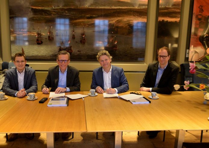 Kuijpers en Het Scheepvaartmuseum ondertekenen het contract voor beheer en onderhoud van de technische installaties.