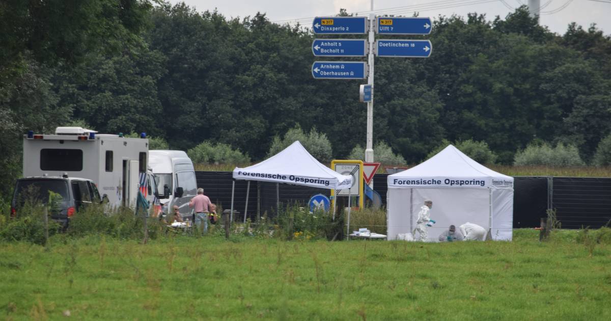 RT Getuigen gezocht: Dode man bij #Breedenbroek was mogelijk slachtoffer van misdrijf.