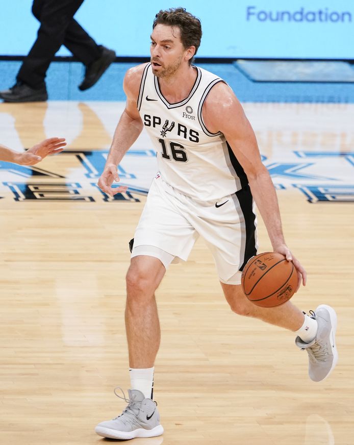 Pau Gasol in actie voor San Antonio Spurs op 29 oktober 2018.