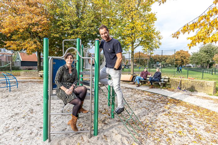 Veerle Tijssen en Hans Bos, twee omwonenden,  in het park.
