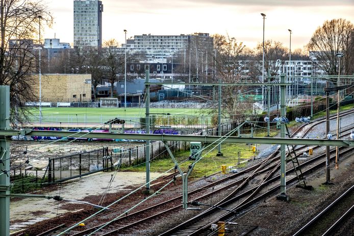 Deel van de toekomstige Reitse Campus, gezien vanaf het viaduct Ringbaan West.