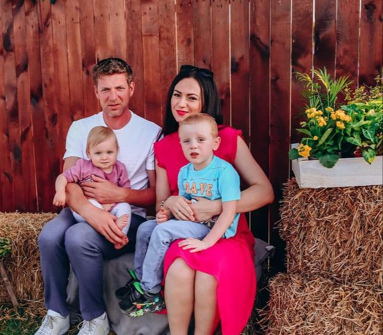 Kris Francken en zijn gezin.  Beeld RV