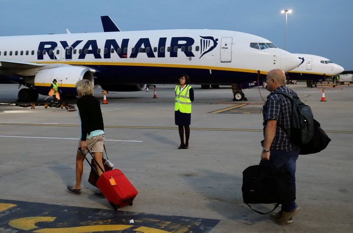 Reductor Elke week Algebra Europarlement pikt massale vluchtannulering Ryanair niet | Economie | AD.nl