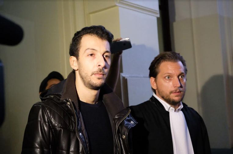 Mohamed Abdeslam en zijn advocaat Yannick De Vlaeminck. Beeld Mark Baert