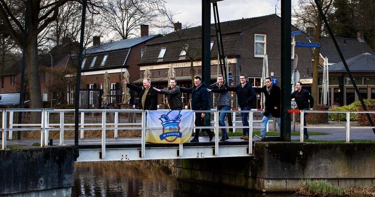Drommen mensen in het kleine Griendtsveen om Einzelgängeroptocht te zien: ‘Kom dus op de fiets’