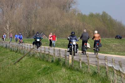 Motorrijders naar Raad van State voor principe-uitspraak over dijkverbod