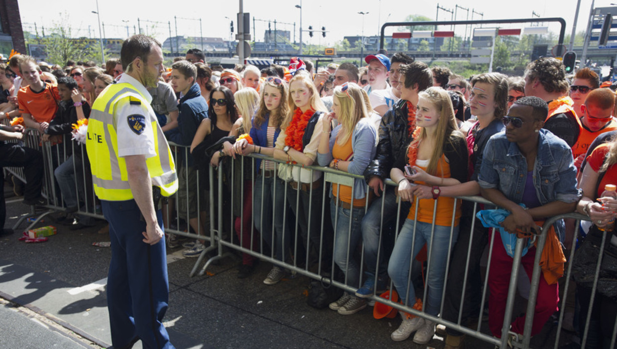 Vorig jaar was het Java-eiland in Amsterdam tijdelijk niet toegankelijk wegens de enorme toeloop bezoekers die naar het gratis koninginnedagfeest van Slam!FM wilden. Beeld anp