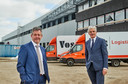 Financieel directeur Ben Vos (links) en algemeen directeur Frank Verhoeven bij de nieuwbouw van Vos Logistics op industrieterrein De Geer in Oss.