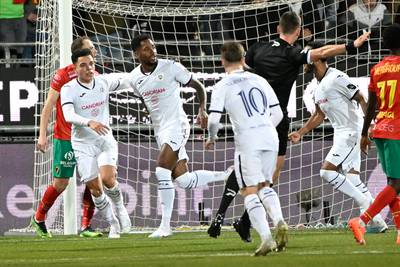 Clean sheet et top 8 en approche: Anderlecht enchaîne (enfin) à Ostende