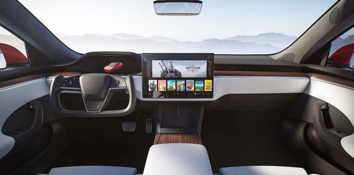 In de nieuwe Tesla Model S Plaid zit een grafische processor die de nieuwe games kan weergeven.