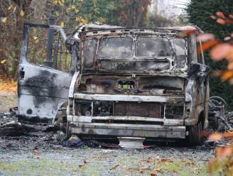 Mobilhome op parking feestzaal gaat in vlammen op: eigenaar veroordeeld tot drie maanden cel