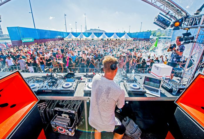 RDM-terrein moet hét ravers-walhalla van Rotterdam worden: ‘Iedereen is ...