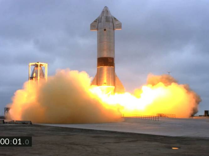 Prototype Marsraket van SpaceX maakt voor het eerst succesvolle landing na testvlucht
