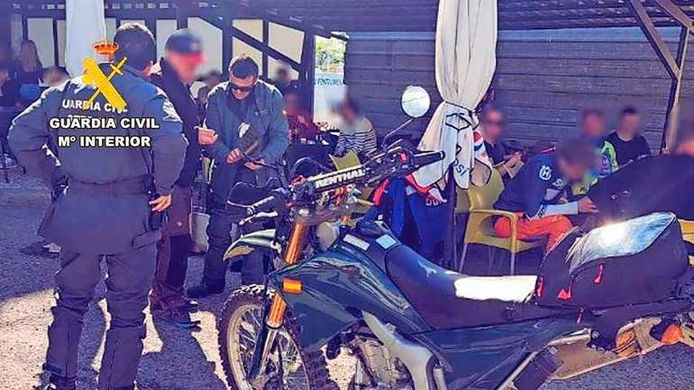 Guardia Civil legt een illegale race van Nederlanders plat.
