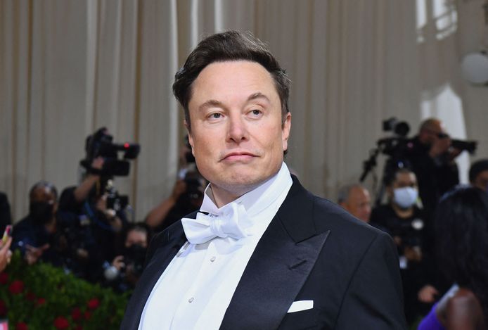 Elon Musk maandagavond op het Met Gala in New York, waar geld ingezameld werd voor het Metropolitan Museum of Art in de stad.