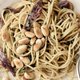 Spannend: pasta met ansjovis en amandelen