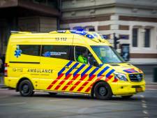 Fietser gewond naar het ziekenhuis na harde botsing met auto in Leeuwarden