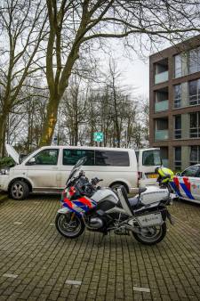 Politie neemt busjes met zelfde kenteken in beslag in Eindhoven en Nistelrode, twee bestuurders aangehouden