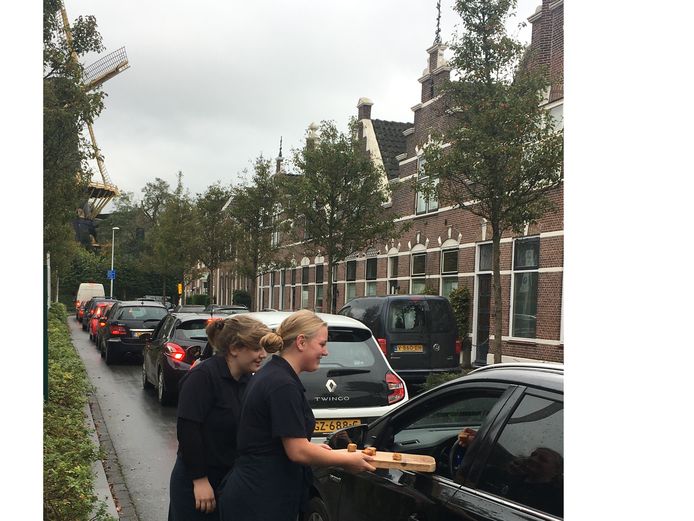 Brownies voor filerijders in Woerden Woerden AD.nl