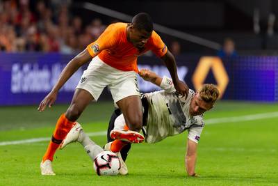 Trotse debutant Dumfries: Onwerkelijk dat ik speler van Oranje ben