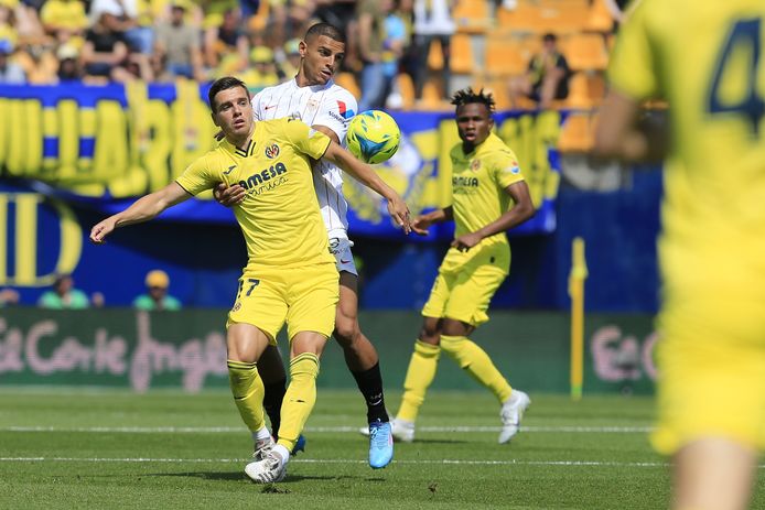 Diego Carlos hier in duel met Villarreal-speler Lo Celso.