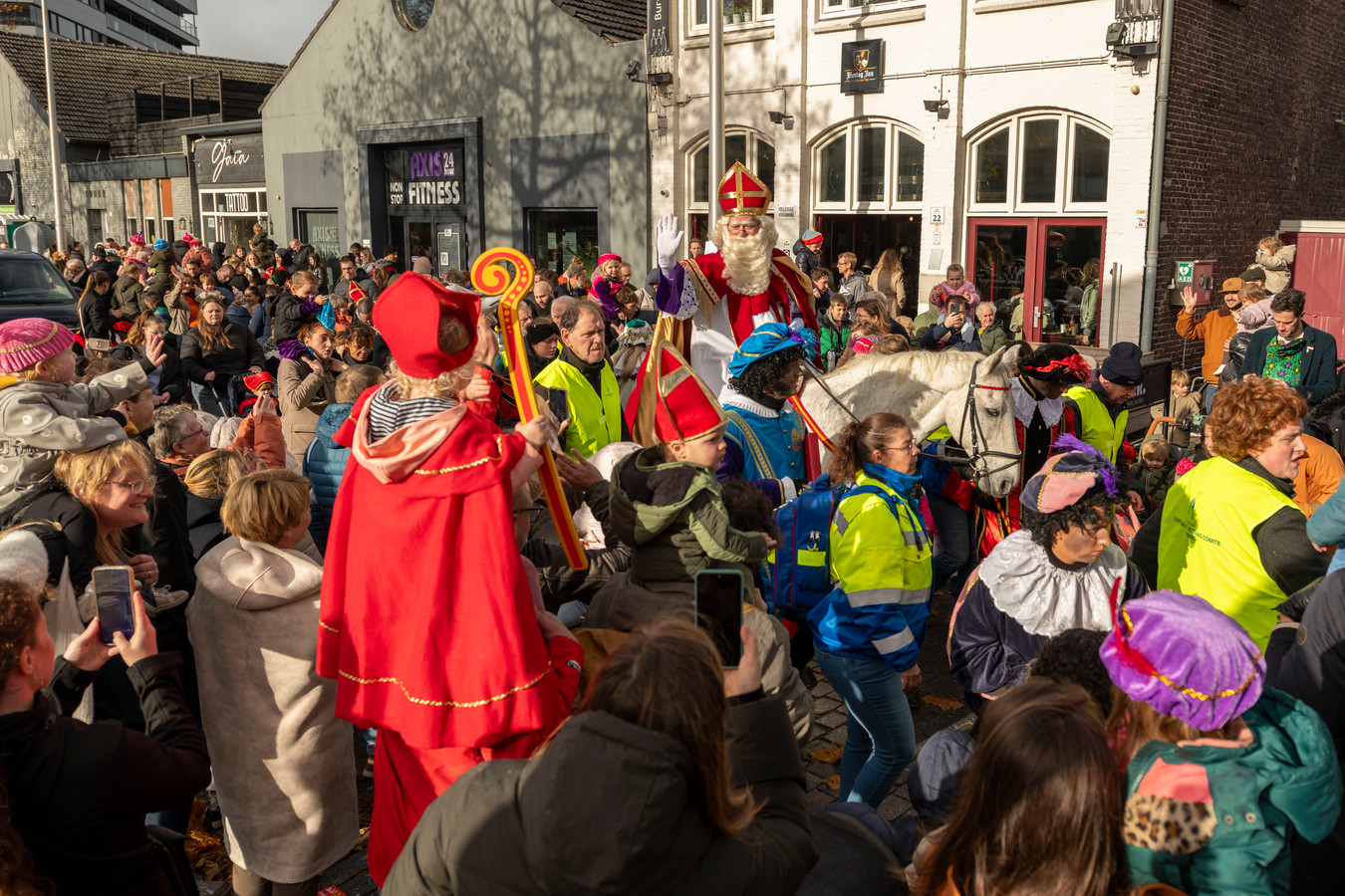 Voor de sintintocht is meer nodig dan een boot en een paard, Tilburgs