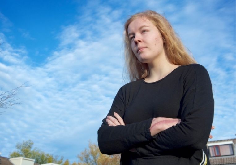 'Omdat ze te jong was voor euthanasie, koos de 17-jarige Nederlandse Noa Pothoven ervoor om te stoppen met eten en drinken, tot ze enkele weken later stierf. Is dat niet vreselijk?'

 Beeld 