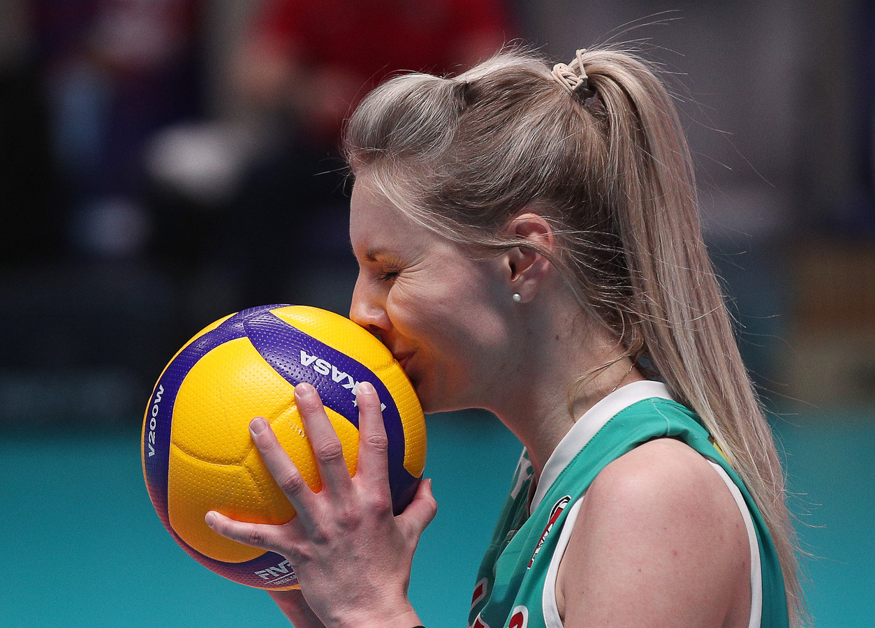 Laura Dijkema in actie namens Lokomotiv Kaliningrad