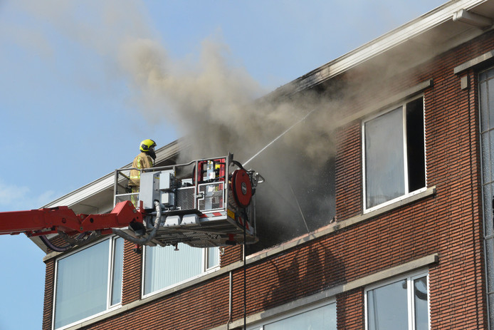 Grote brand in portiekwoning Driebergenstraat | Den Haag ...