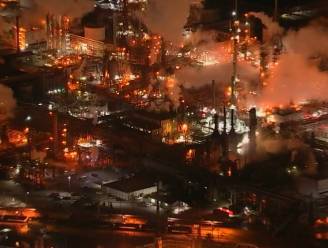 Brand na knal in Amerikaanse olieraffinaderij: brandweer moet acht uur blussen