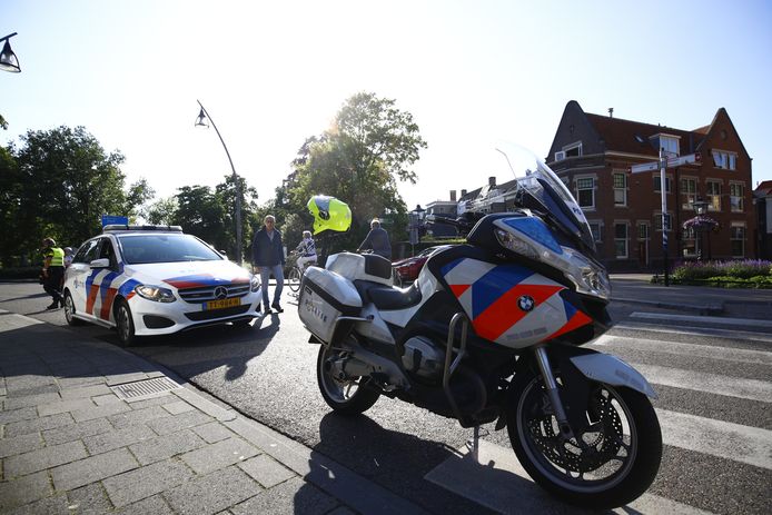 De politie zocht gisteravond naar de verdachte man, maar trof hem niet aan.