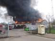 Grote rookpluim door brand in magazijn in Herentals