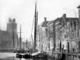 Het schip waarvan een replica door de museummuur gaat, lag anderhalve eeuw op de bodem van de rivier