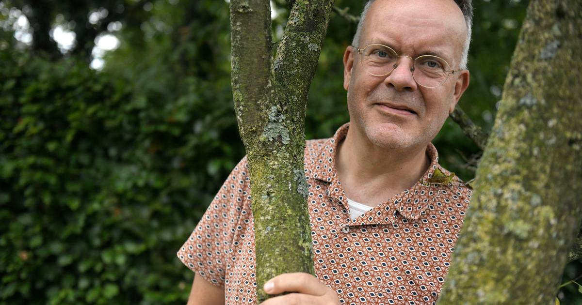 Predikant wordt poëet: Robert Roth geeft Hengelo twee jaar dichterlijke ...