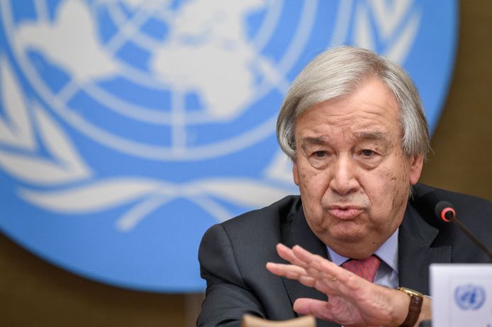 VN-secretaris-generaal Antonio Guterres tijdens een persconferentie over de internationale hulp aan Afghanistan.